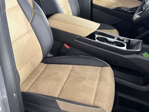 Used 2025 Chevrolet Equinox ACTIV image 15