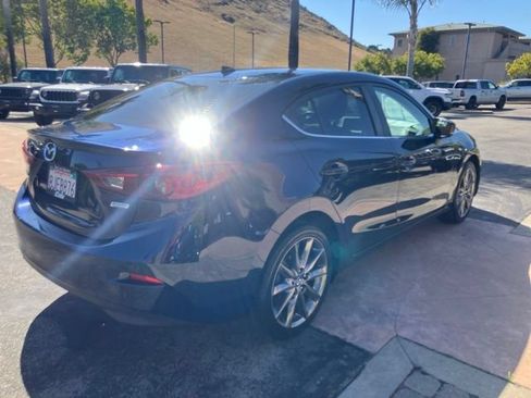 Used 2018 MAZDA MAZDA3 Touring FWD image 6