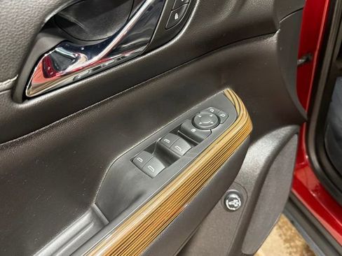 Used 2023 GMC Acadia SLE w/ Driver Convenience Package image 14