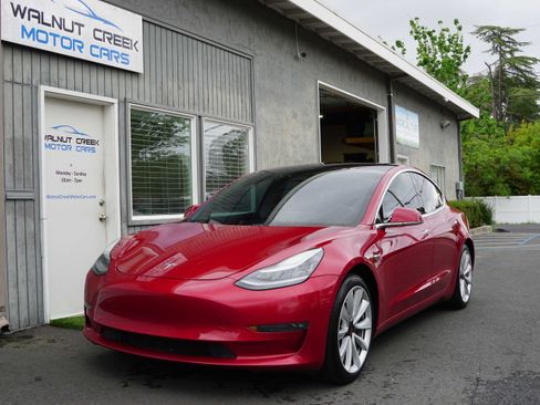 Used 2018 Tesla Model 3 Long Range image 1