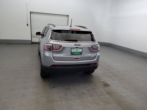 Used 2018 Jeep Compass Latitude FWD image 6