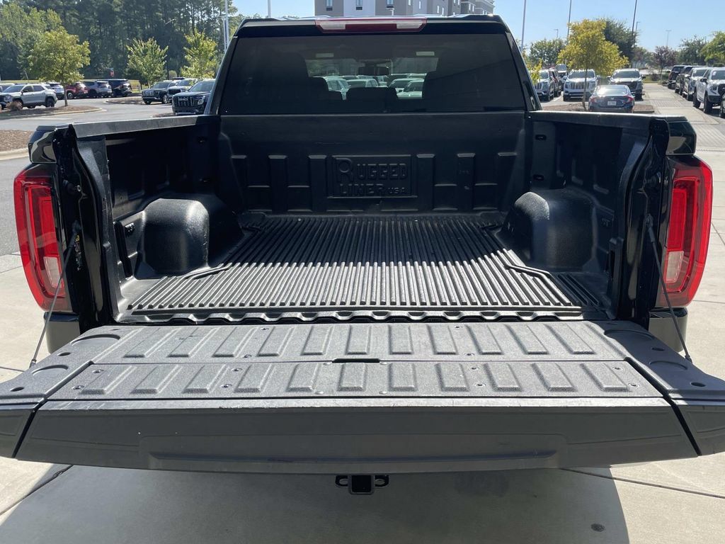 Used 2025 GMC Sierra 1500 SLT AWD/4WD image 10