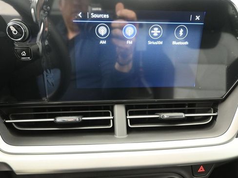 Used 2024 Chevrolet Trax LS w/ LS Convenience Package FWD image 14