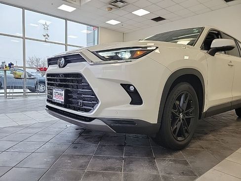 Used 2024 Toyota Grand Highlander Platinum image 18