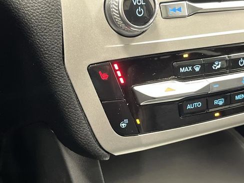 Used 2023 Ford Explorer XLT image 8