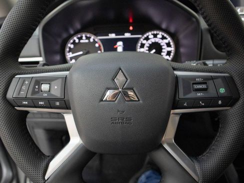New 2025 Mitsubishi Outlander SE image 9