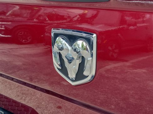 Used 2019 RAM 1500 Classic SLT AWD/4WD image 8