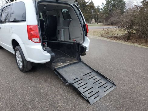 Used 2019 Dodge Grand Caravan SE image 25