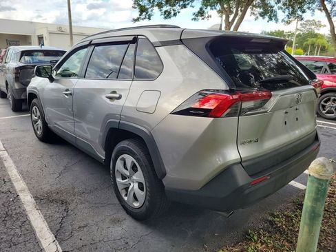 Used 2019 Toyota RAV4 LE FWD image 3