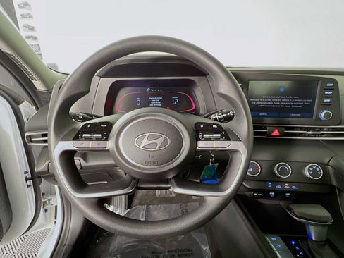 Certified 2024 Hyundai Elantra SE image 11