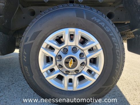 Used 2024 Chevrolet Silverado 2500 LT image 30