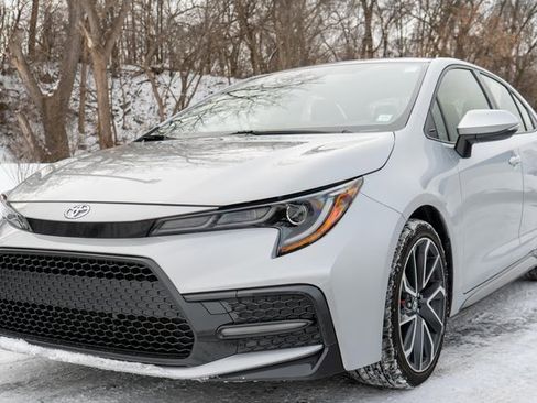 Used 2022 Toyota Corolla SE image 2