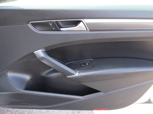 Used 2018 Volkswagen Passat 2.0T R-Line image 10