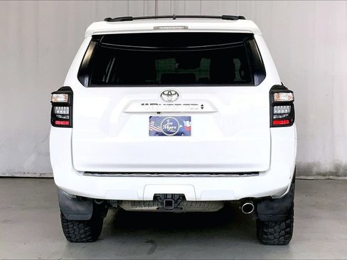 Used 2020 Toyota 4Runner SR5 Premium AWD/4WD image 3
