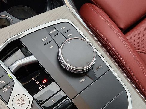 Used 2025 BMW 330i xDrive Sedan w/ Convenience Package image 24