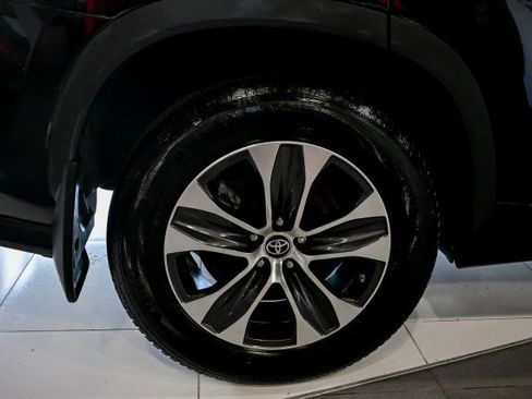 Used 2022 Toyota Highlander XLE image 43