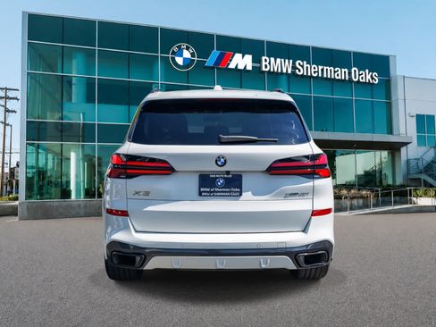 Used 2026 BMW X5 sDrive40i w/ M Sport Package RWD image 5