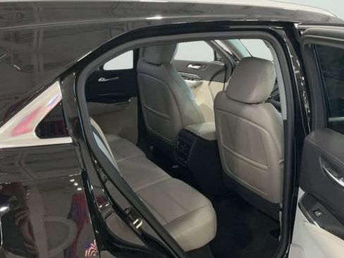Used 2023 Cadillac XT4 Luxury w/ Cold Weather Package AWD/4WD image 15