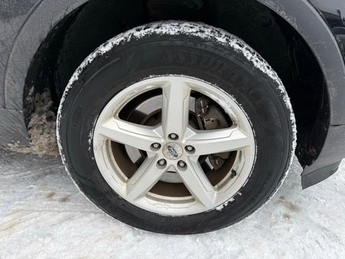 Used 2017 Ford Explorer XLT w/ Equipment Group 202A image 10