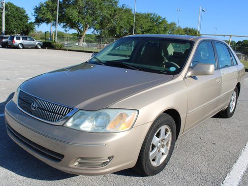 Used 2001 Toyota Avalon XL FWD image 2