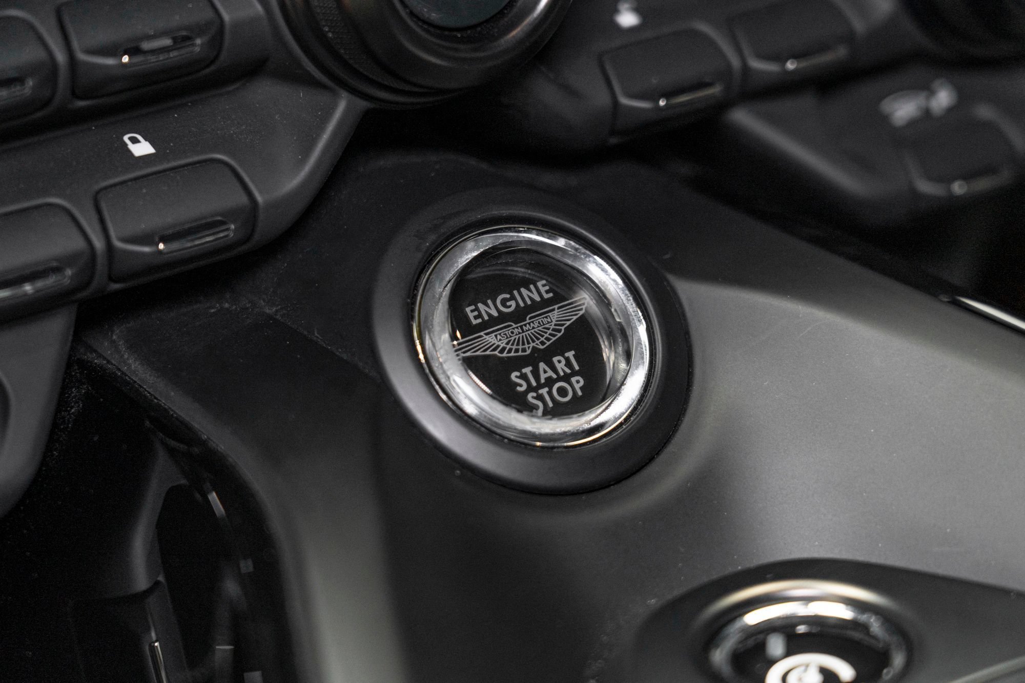 Used 2020 Aston Martin V8 Vantage AMR RWD image 32