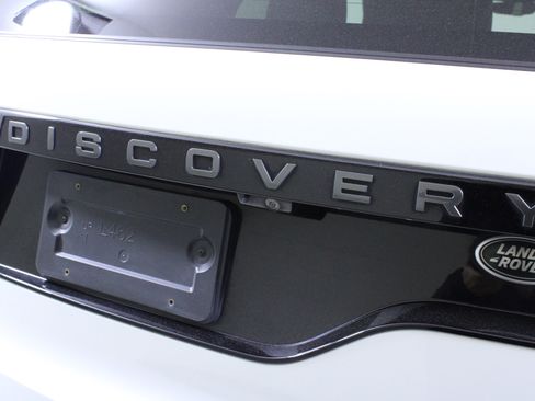 Used 2023 Land Rover Discovery S R-Dynamic image 9