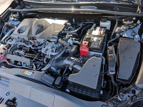 Used 2018 Toyota Camry LE image 20