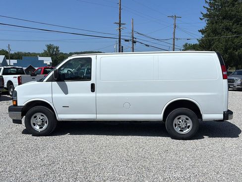 Used 2021 Chevrolet Express 2500 w/ Driver Convenience Package RWD image 8