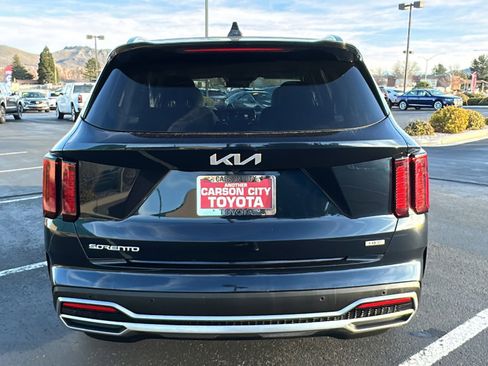 Used 2023 Kia Sorento EX image 4