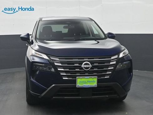 Used 2026 Nissan Rogue SV FWD image 2