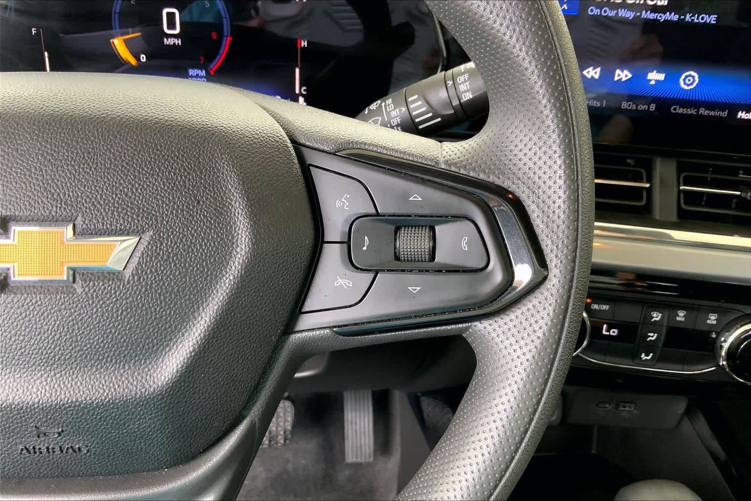 Used 2025 Chevrolet Trax LT FWD image 25