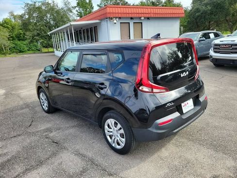 Used 2022 Kia Soul LX FWD image 3