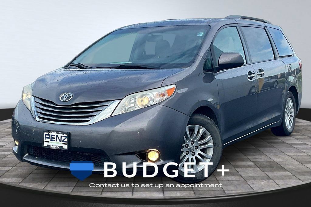 Used 2015 Toyota Sienna XLE FWD image 1