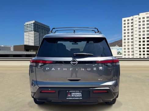 Used 2024 Nissan Pathfinder SV image 4