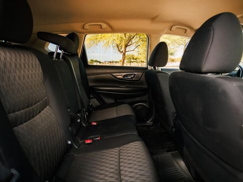 Used 2020 Nissan Rogue SV w/ Premium Package image 32