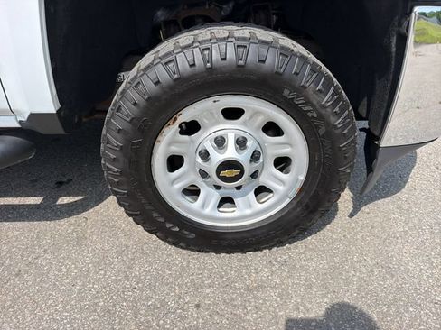 Used 2019 Chevrolet Silverado 2500 W/T AWD/4WD image 27