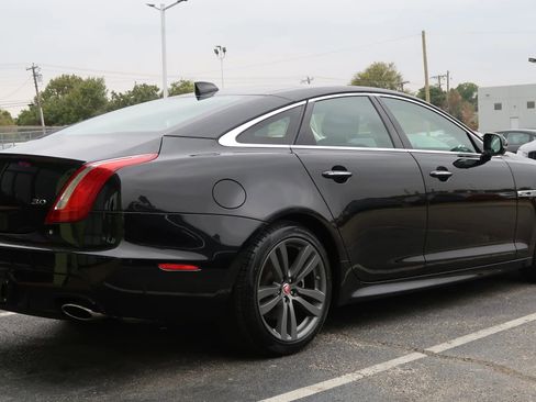 Used 2019 Jaguar XJ R-Sport image 13