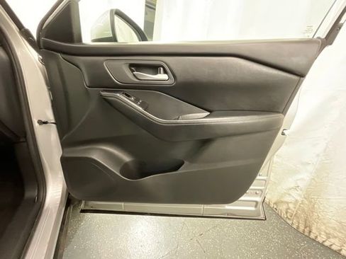 Used 2025 Nissan Rogue SV FWD image 21