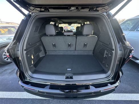 Used 2025 Chevrolet Traverse RS w/ LPO, Floor Liner Package image 25