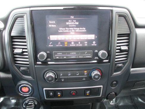 Used 2023 Nissan Titan S image 32