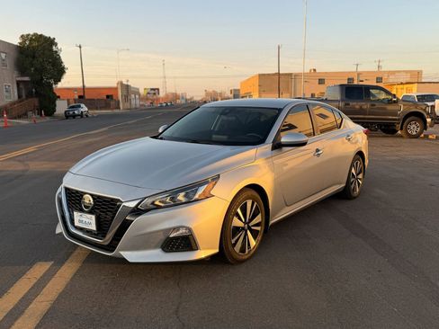Used 2021 Nissan Altima 2.5 SV image 5