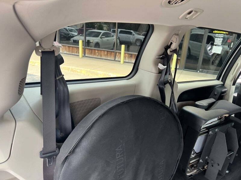 Used 2017 Dodge Grand Caravan SE w/ Power Window Group FWD image 41