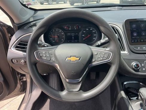 Used 2025 Chevrolet Malibu LT FWD image 17