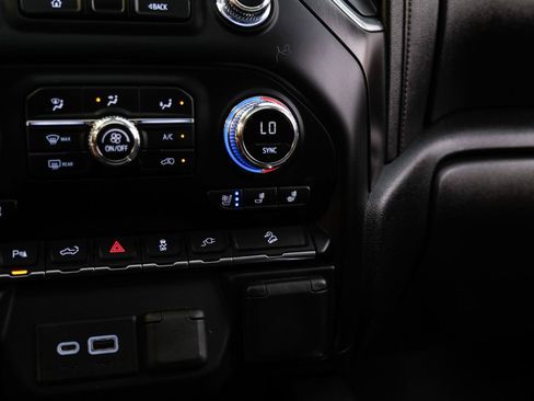 Used 2020 GMC Sierra 2500 AT4 w/ AT4 Premium Package AWD/4WD image 23