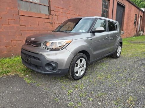 Used 2017 Kia Soul w/ Convenience Package FWD image 1