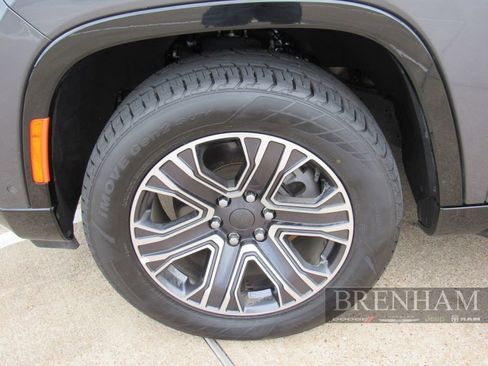 Used 2024 Jeep Wagoneer Series II AWD/4WD image 10