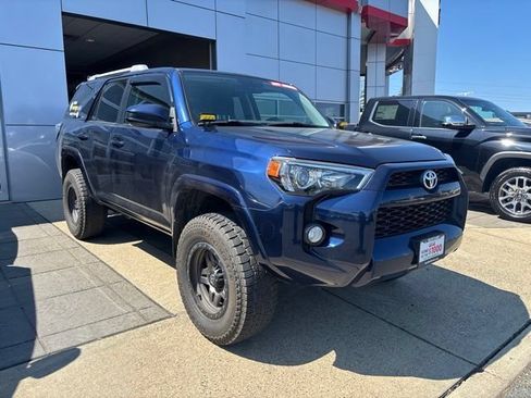 Used 2016 Toyota 4Runner SR5 AWD/4WD image 3