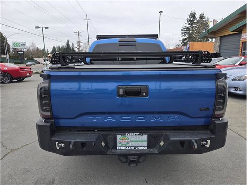 Used 2018 Toyota Tacoma TRD Off-Road w/ Technology Package image 7