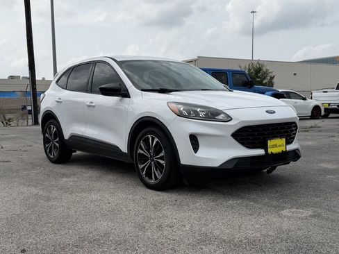 Used 2021 Ford Escape SE w/ SE Sport Appearance Package FWD image 2