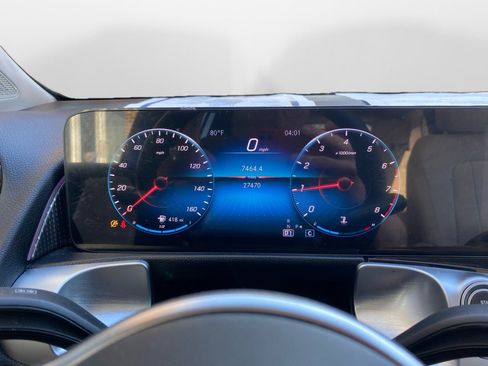 Used 2022 Mercedes-Benz GLB 250 4MATIC image 11